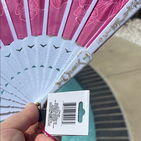 Elegant Pink Hand Fan with Gold Flowers - Picture 3 of 4